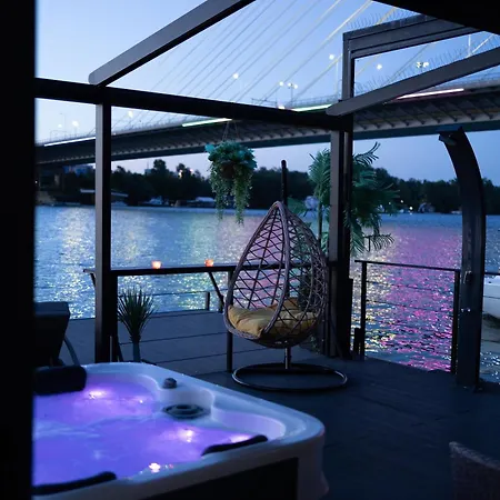 Ada Moment Splav- Kuca Na Reci Beograd- Floating House On Sava River ,belgrade 펜션